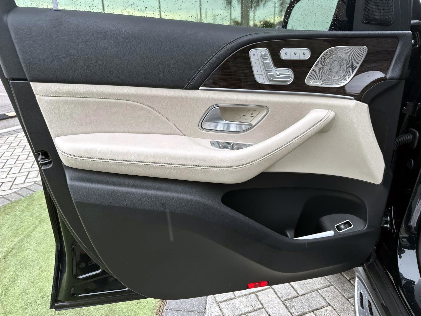 2025 Mercedes Benz GLS 580 4MATIC photo 16