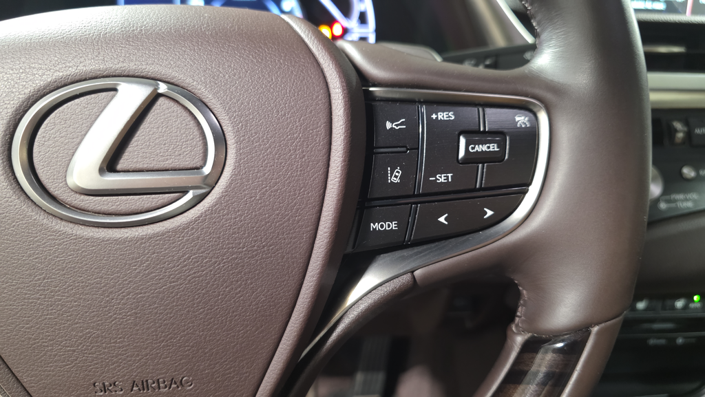 2021 Lexus ES 350 photo 13