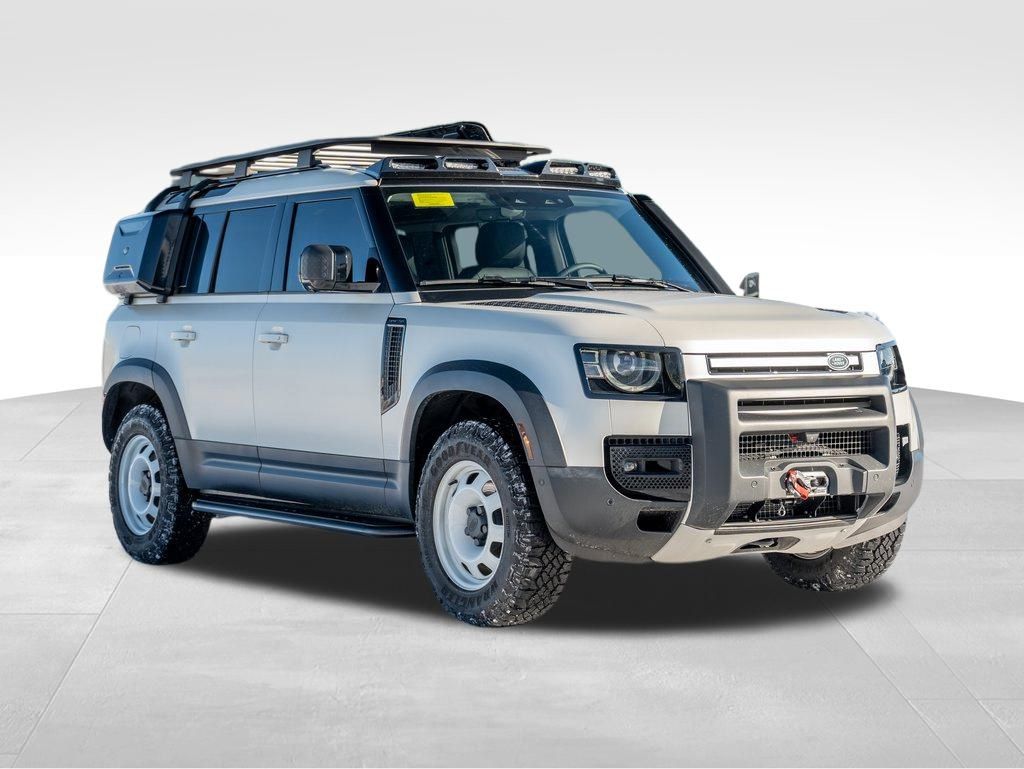 2024 Land Rover Defender 110 S photo 3