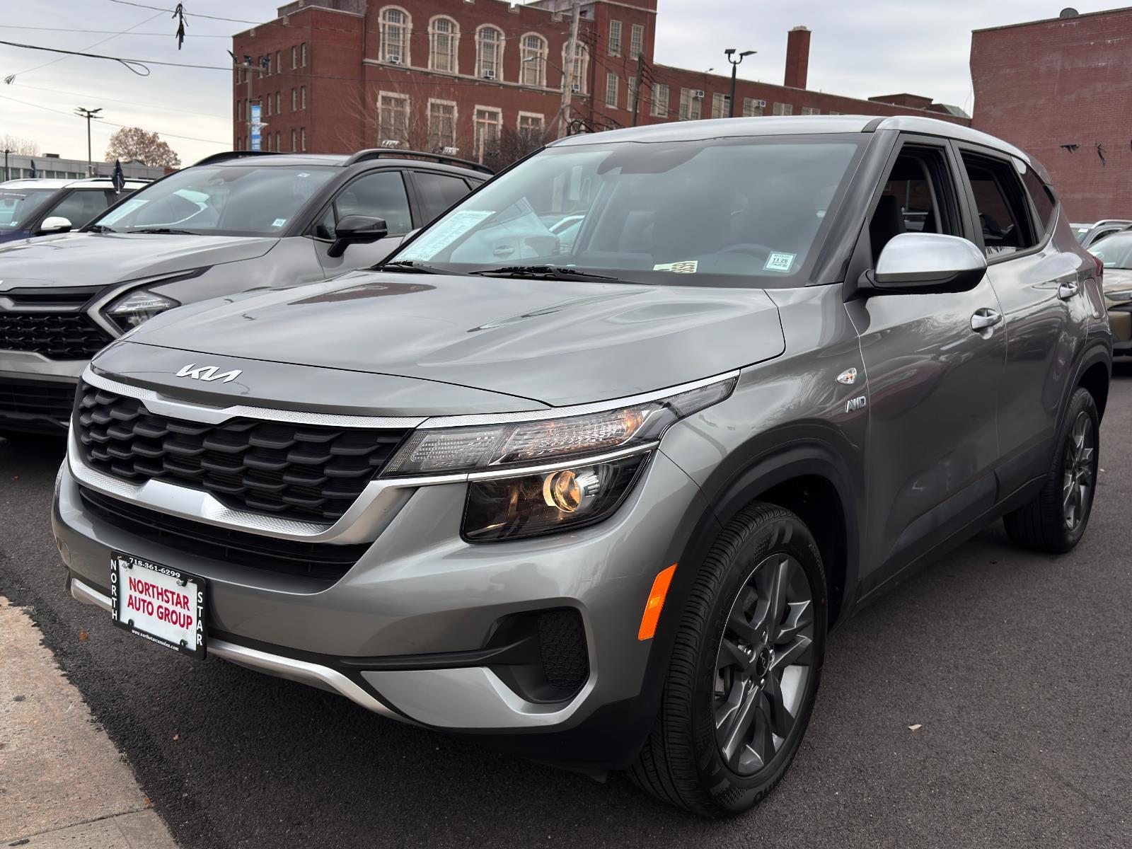 2023 Kia Seltos LX's photo