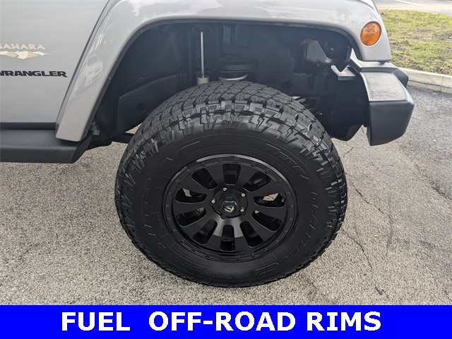 2014 Jeep Wrangler Sahara photo 4