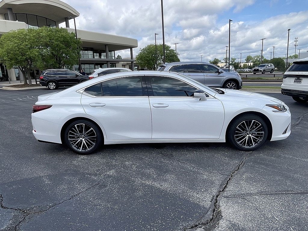 2025 Lexus ES 350 photo 2