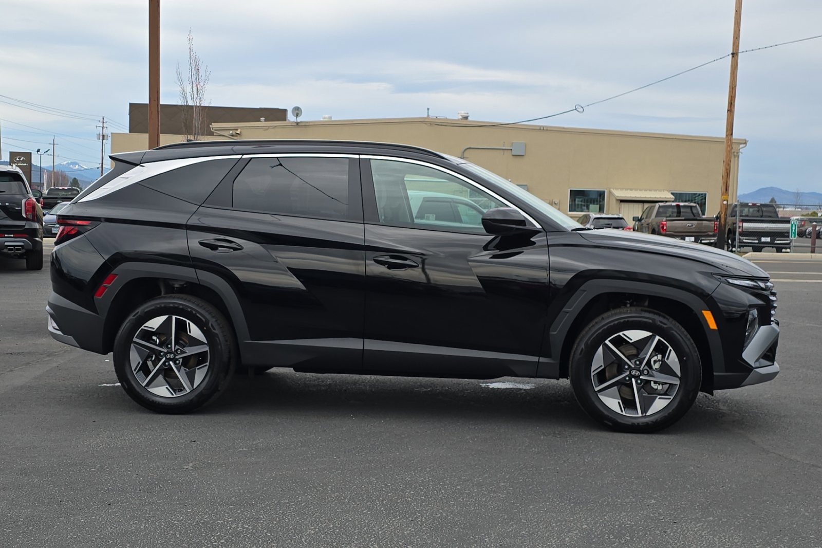 2025 Hyundai Tucson SEL photo 3