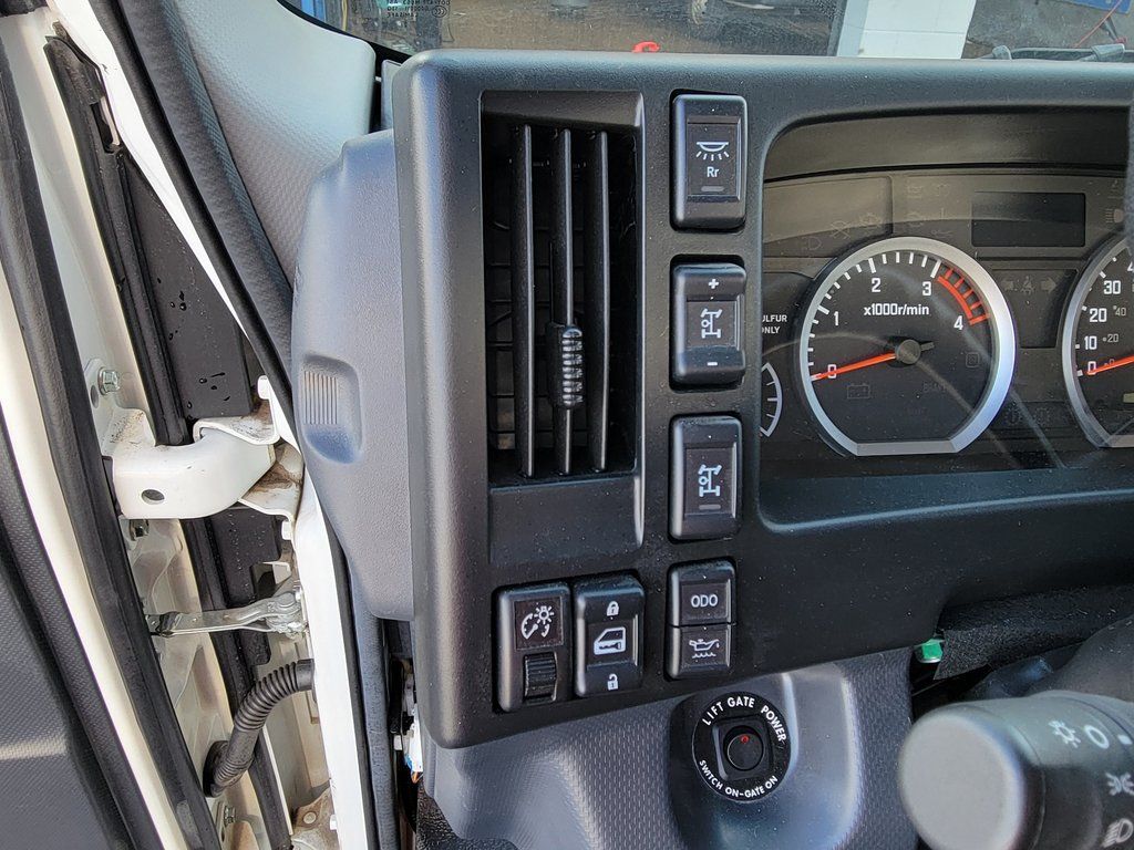 2023 Chevrolet Silverado Base photo 13