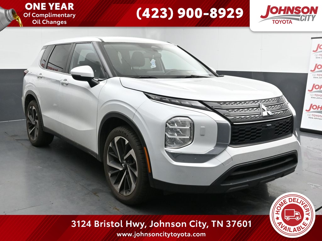 2022 Mitsubishi Outlander ES's photo