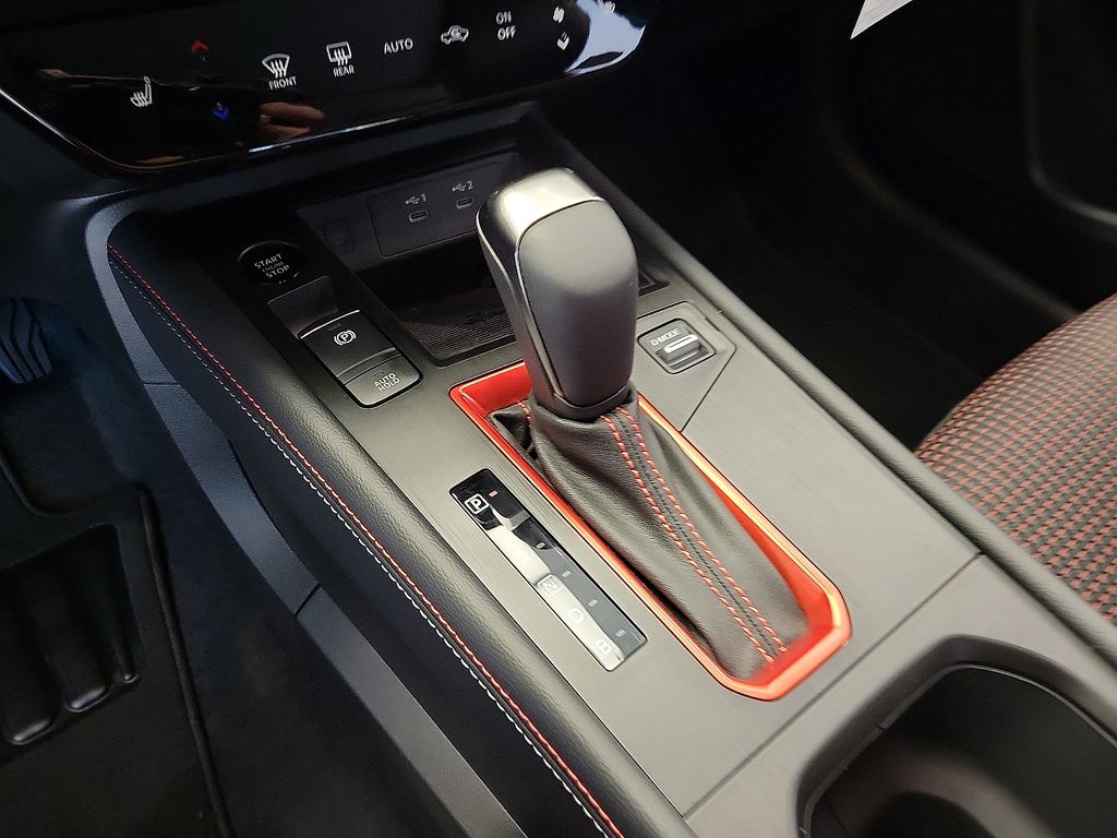 2025 Nissan Kicks SR photo 8