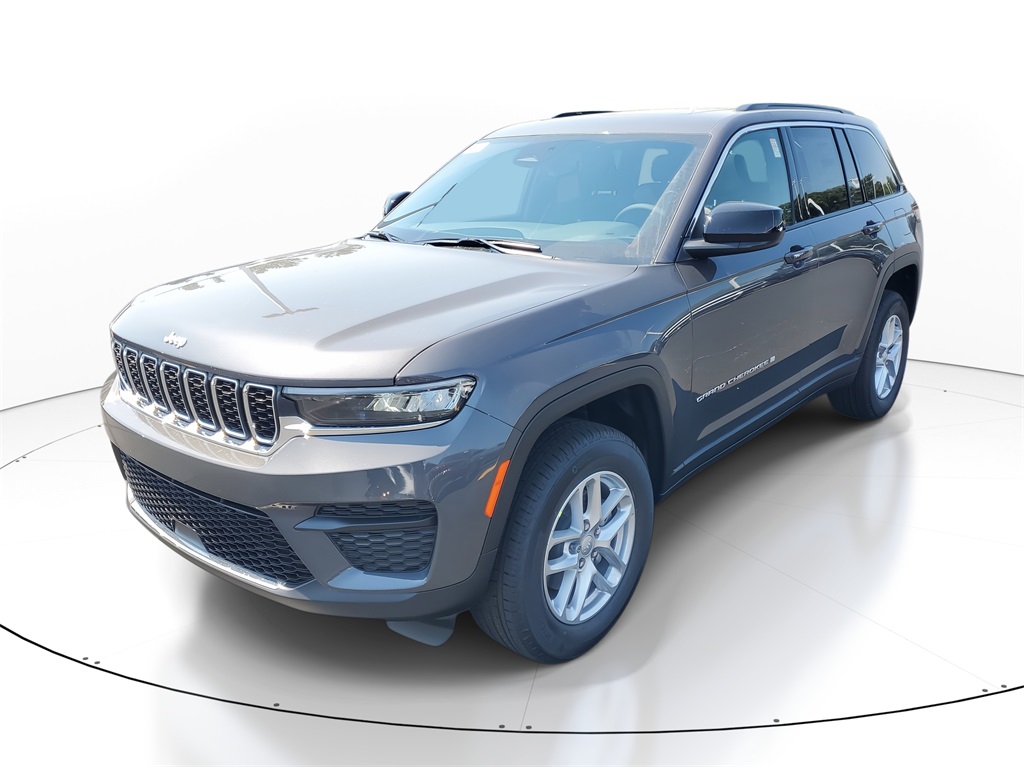 2025 Jeep Grand Cherokee Laredo X photo 2