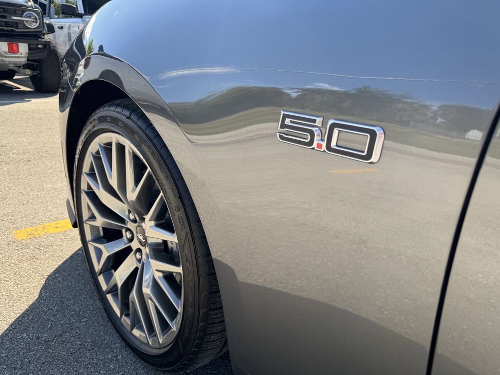 2025 Ford Mustang GT Premium photo 9