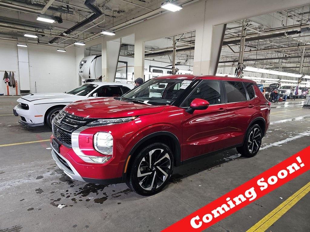 2024 Mitsubishi Outlander SE's photo