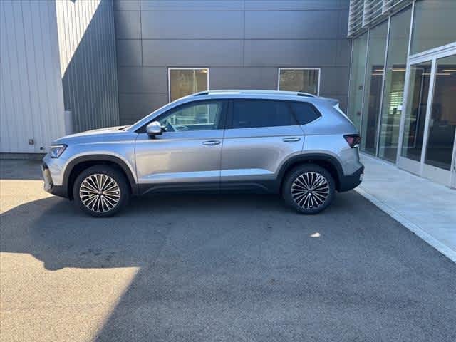2025 Volkswagen Taos SE photo 5