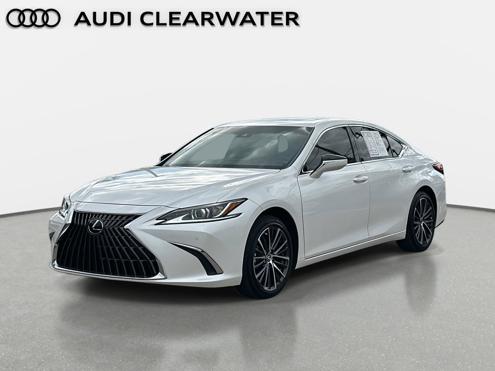 2025 Lexus ES 350's photo