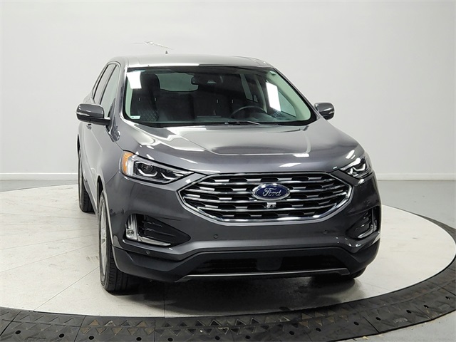 2024 Ford Edge Titanium photo 2