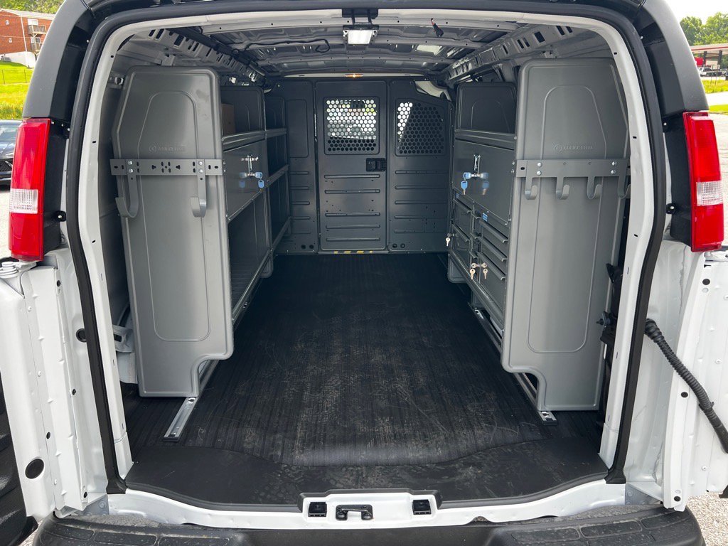 2025 Gmc Savana 2500 Cargo photo 3