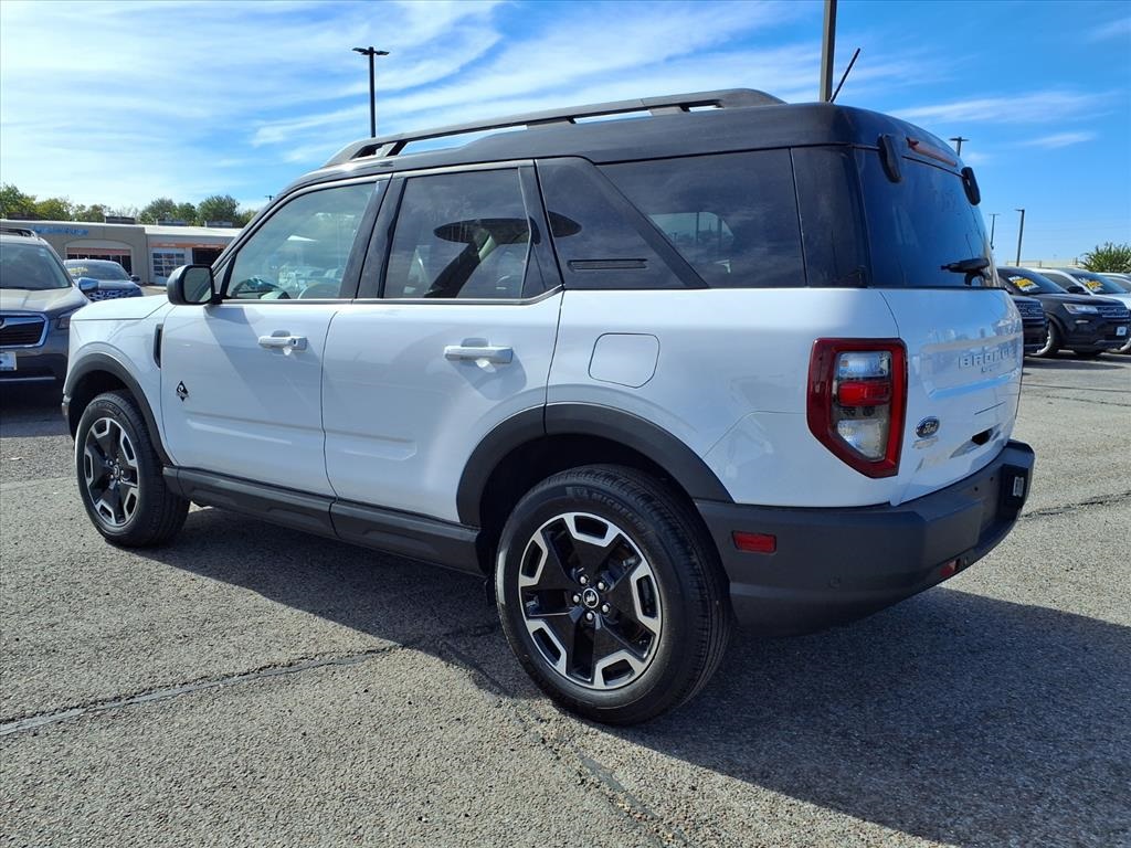 2024 Ford Bronco Sport Outer Banks photo 2