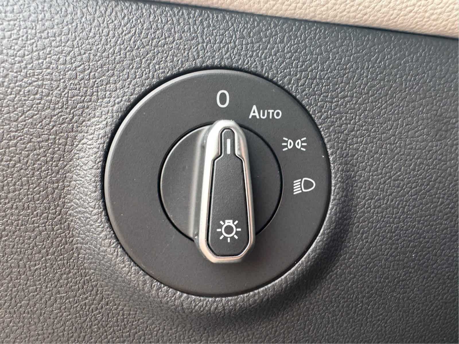 2025 Volkswagen Taos S photo 10