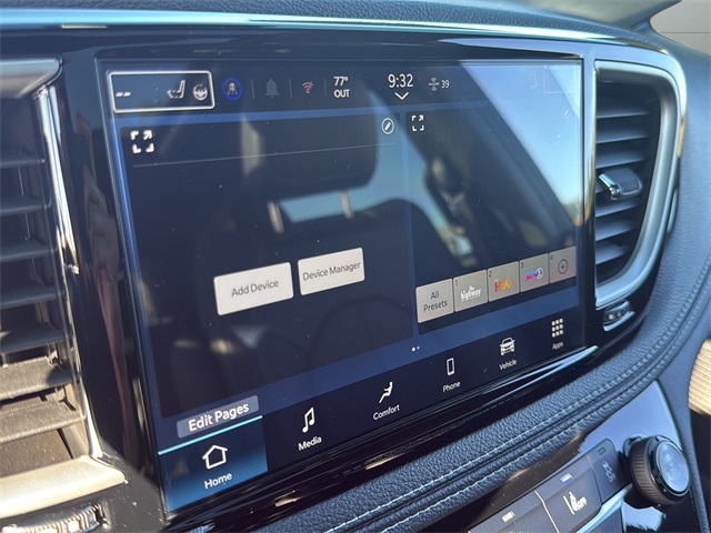 2026 Chrysler Pacifica photo 18