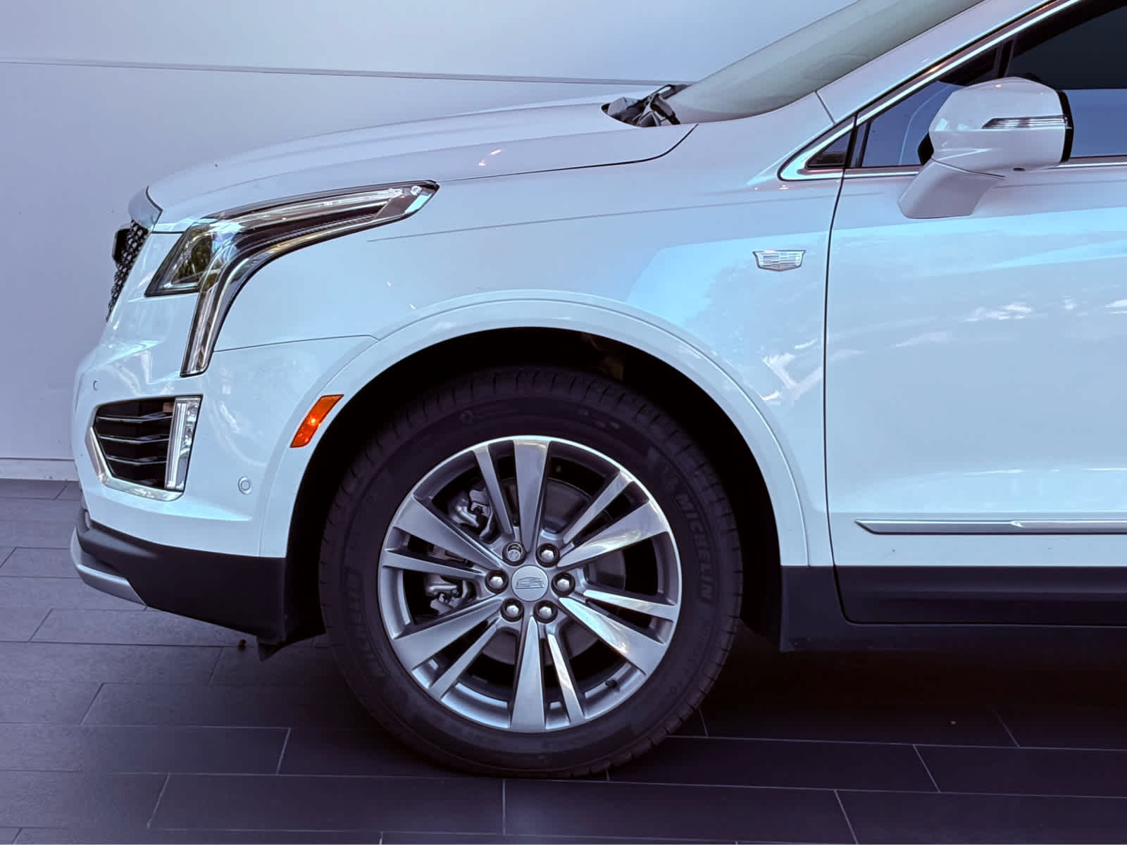 2025 Cadillac XT5 Premium Luxury photo 3