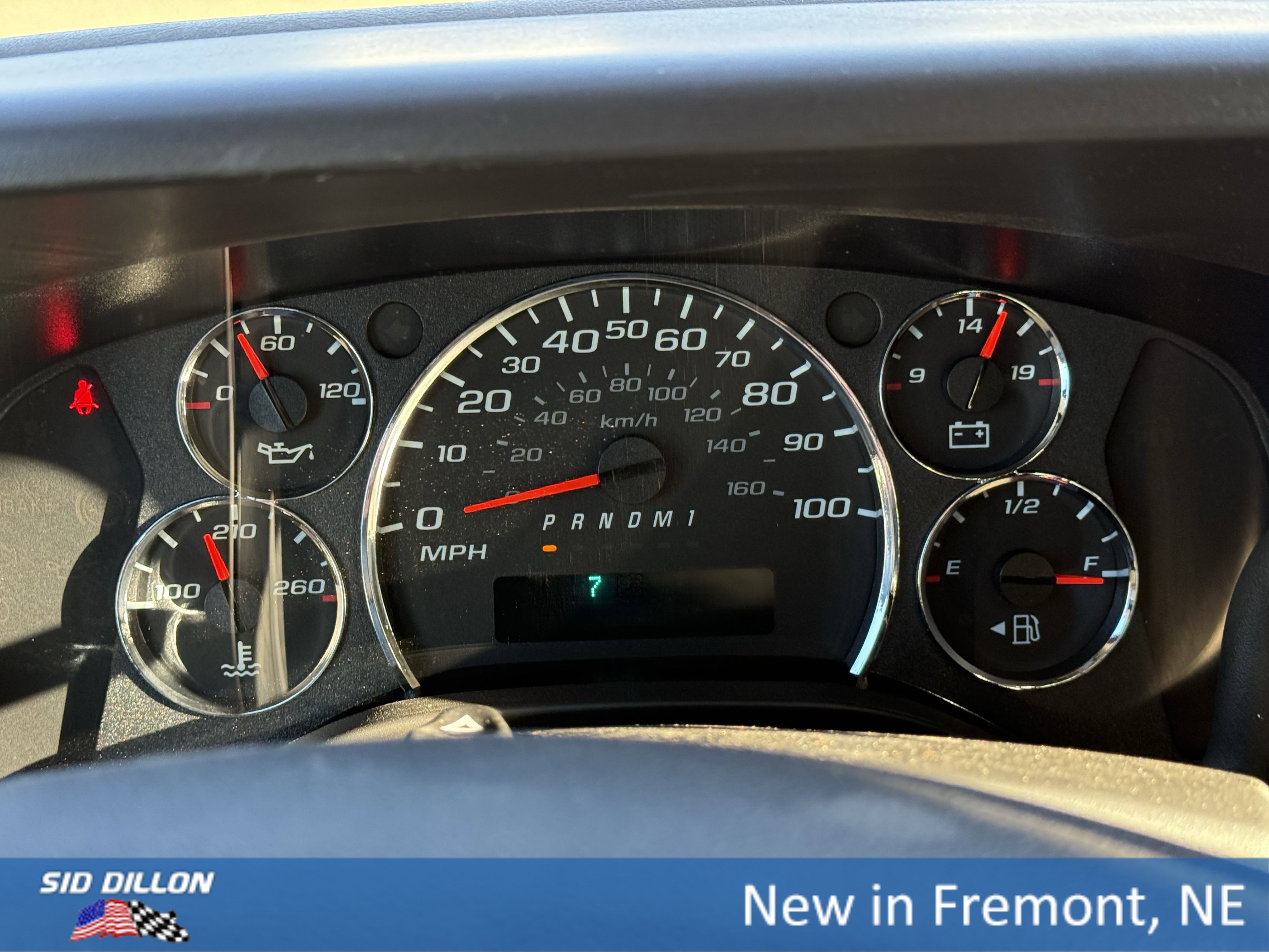 2025 Chevrolet Express Cargo 2500 photo 2