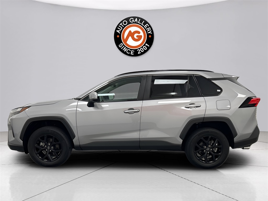 2023 Toyota RAV4 XLE photo 2