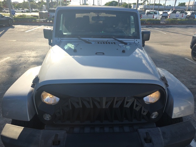 2014 Jeep Wrangler Sahara photo 3