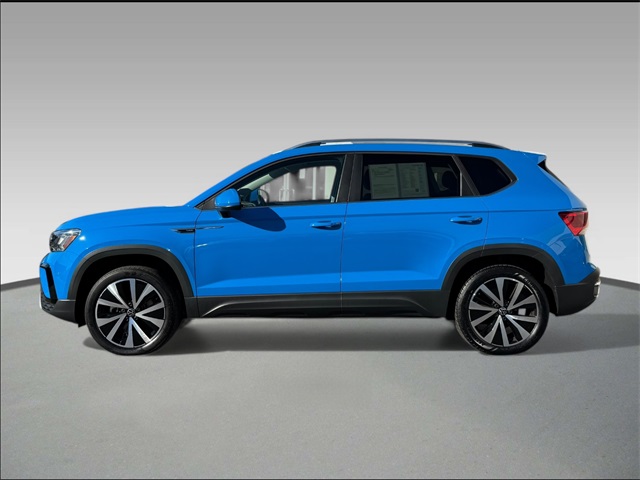 2023 Volkswagen Taos SE photo 2