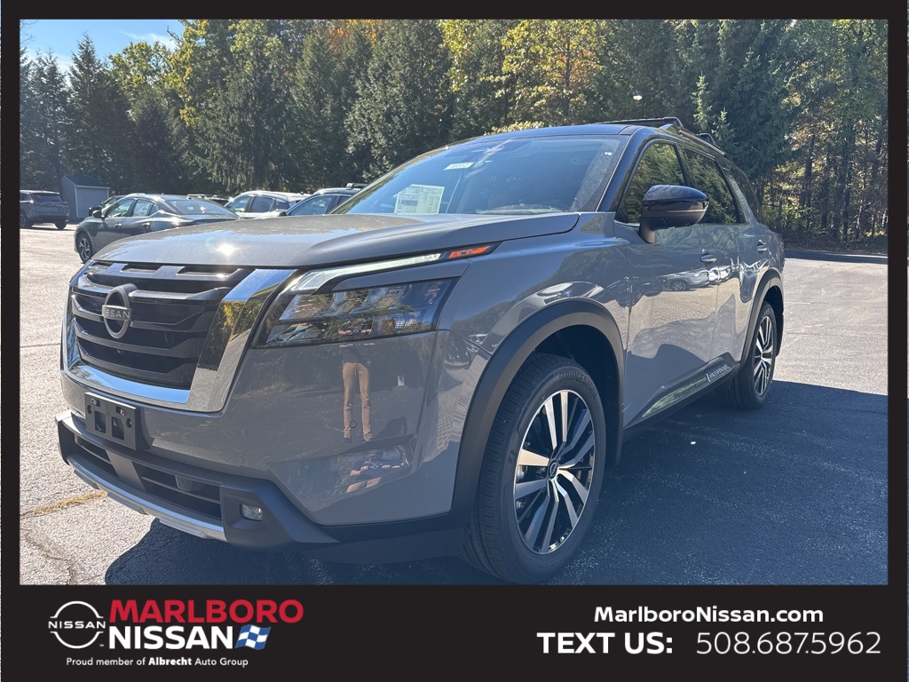 2025 Nissan Pathfinder Platinum photo 3