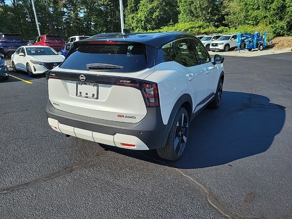 2026 Nissan Kicks SR photo 4