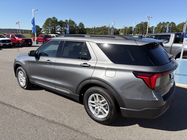 2025 Ford Explorer photo 3