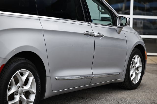 2019 Chrysler Pacifica Touring Plus photo 8