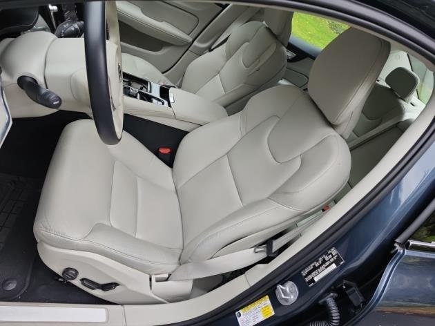 2023 Volvo S60 Recharge T8 Plus photo 3