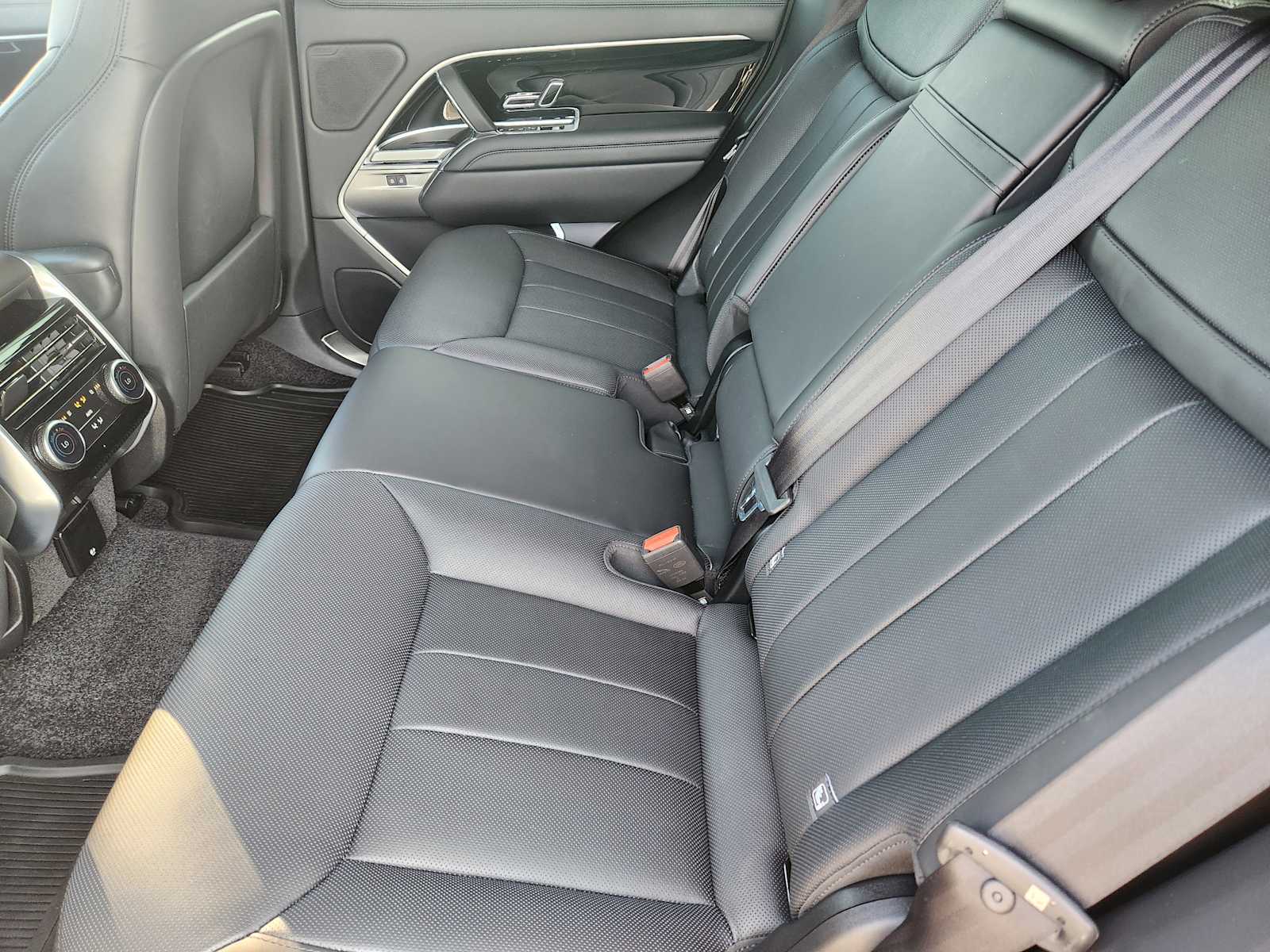 2025 Land Rover Range Rover SE photo 22