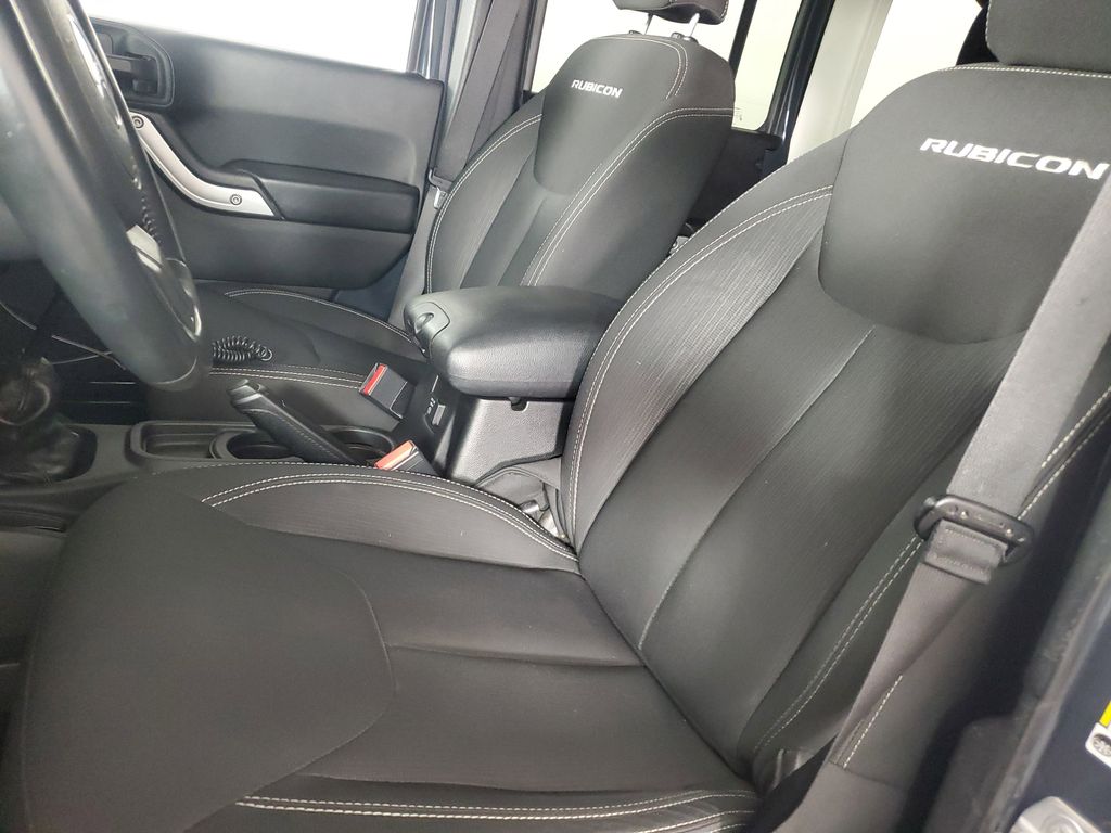 2016 Jeep Wrangler Unlimited Rubicon photo 12
