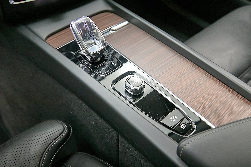 2023 VOLVO XC60 - Image 18