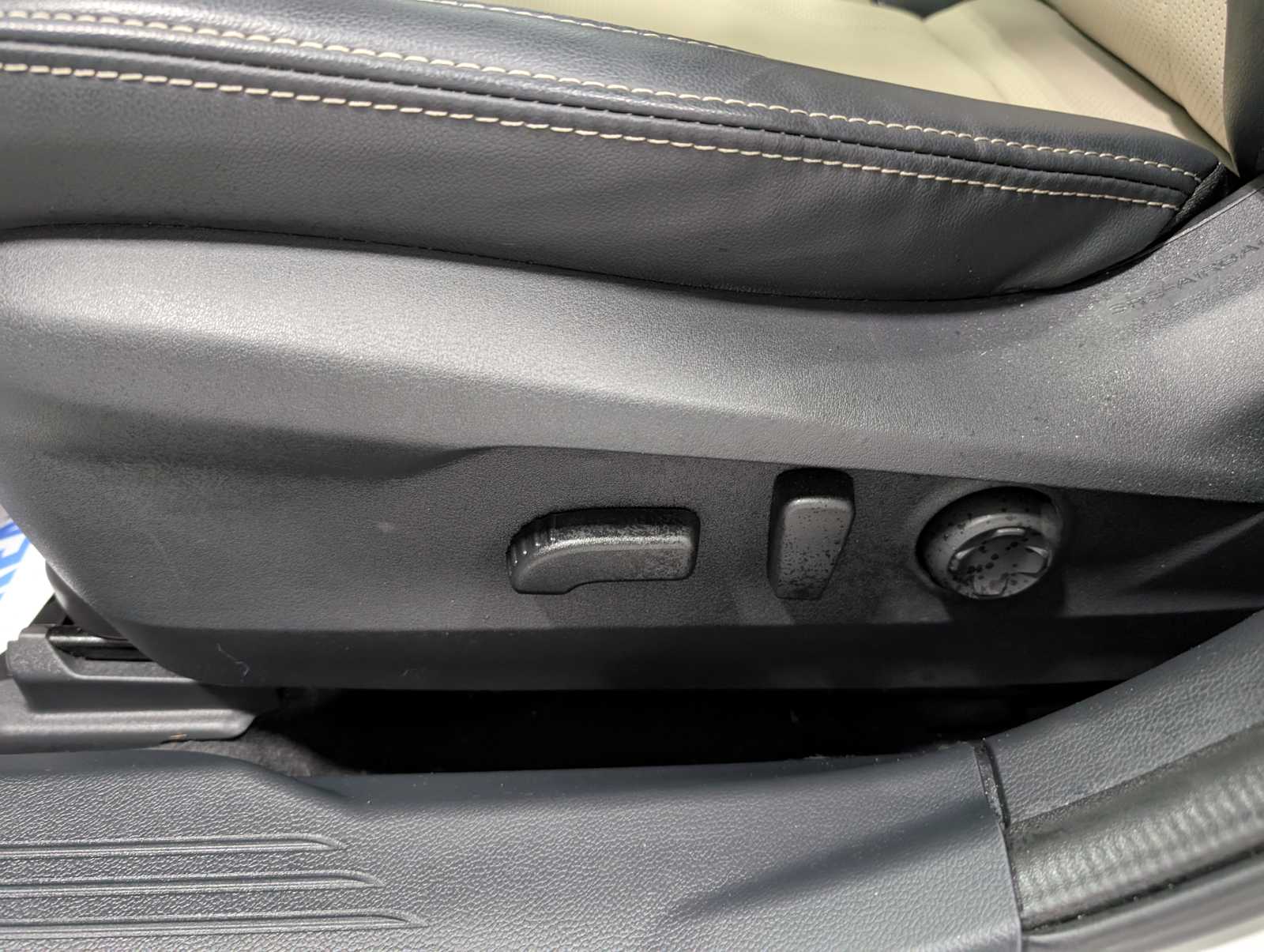 2025 Subaru Outback Limited XT photo 29