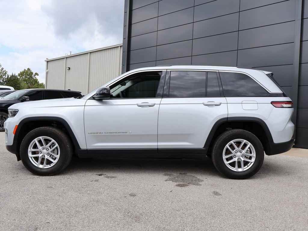 2023 Jeep Grand Cherokee Laredo X photo 2