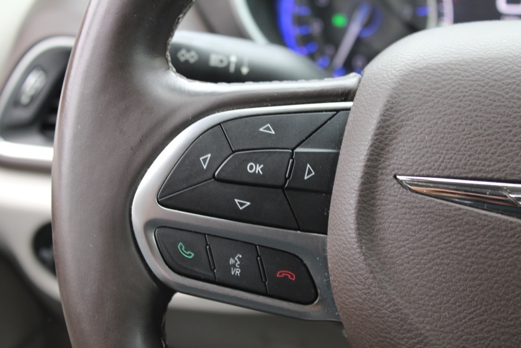 2017 Chrysler Pacifica Touring Plus photo 17