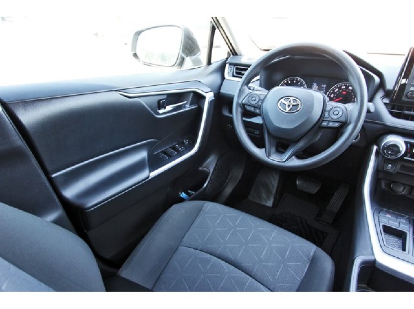 2022 Toyota RAV4 XLE Green at TX Auto Group