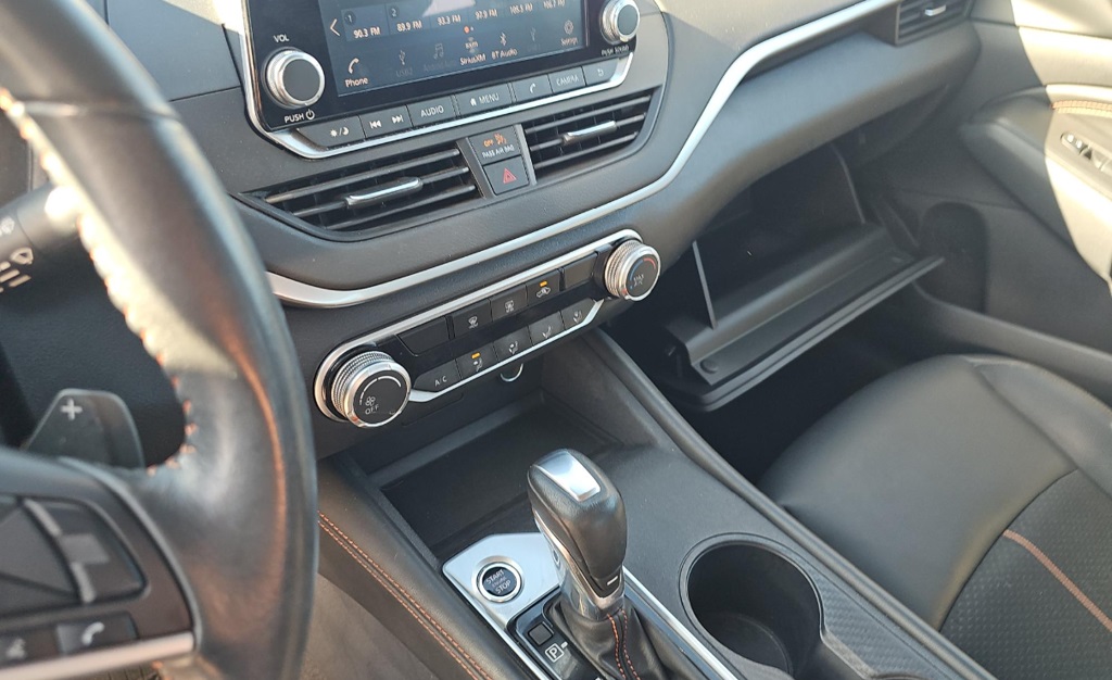2022 Nissan Altima 2.5 SR photo 3