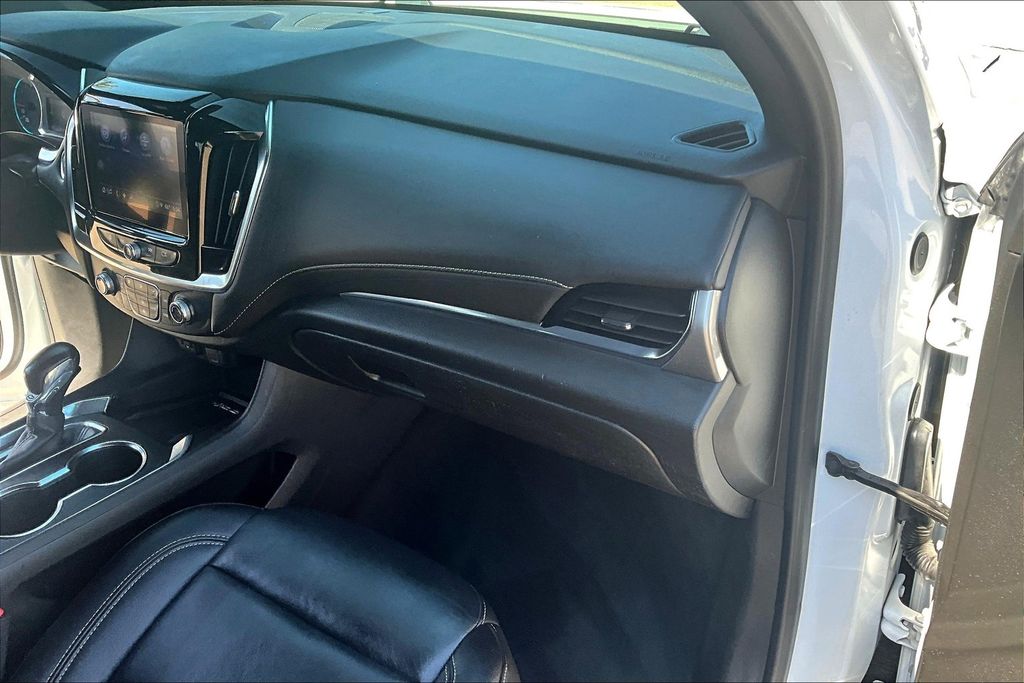 2022 Chevrolet Traverse Leather photo 21