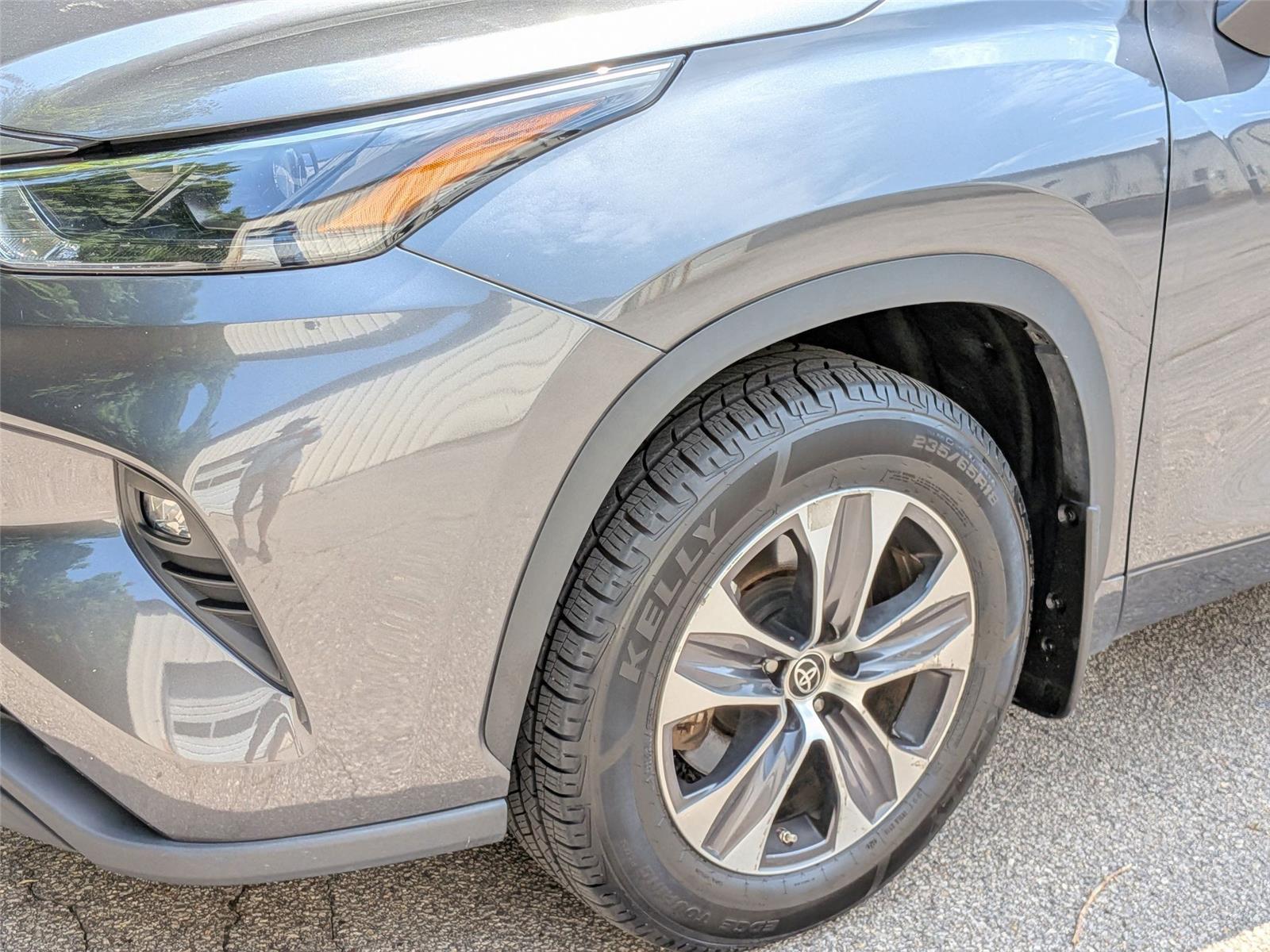 2022 Toyota Highlander XLE photo 9