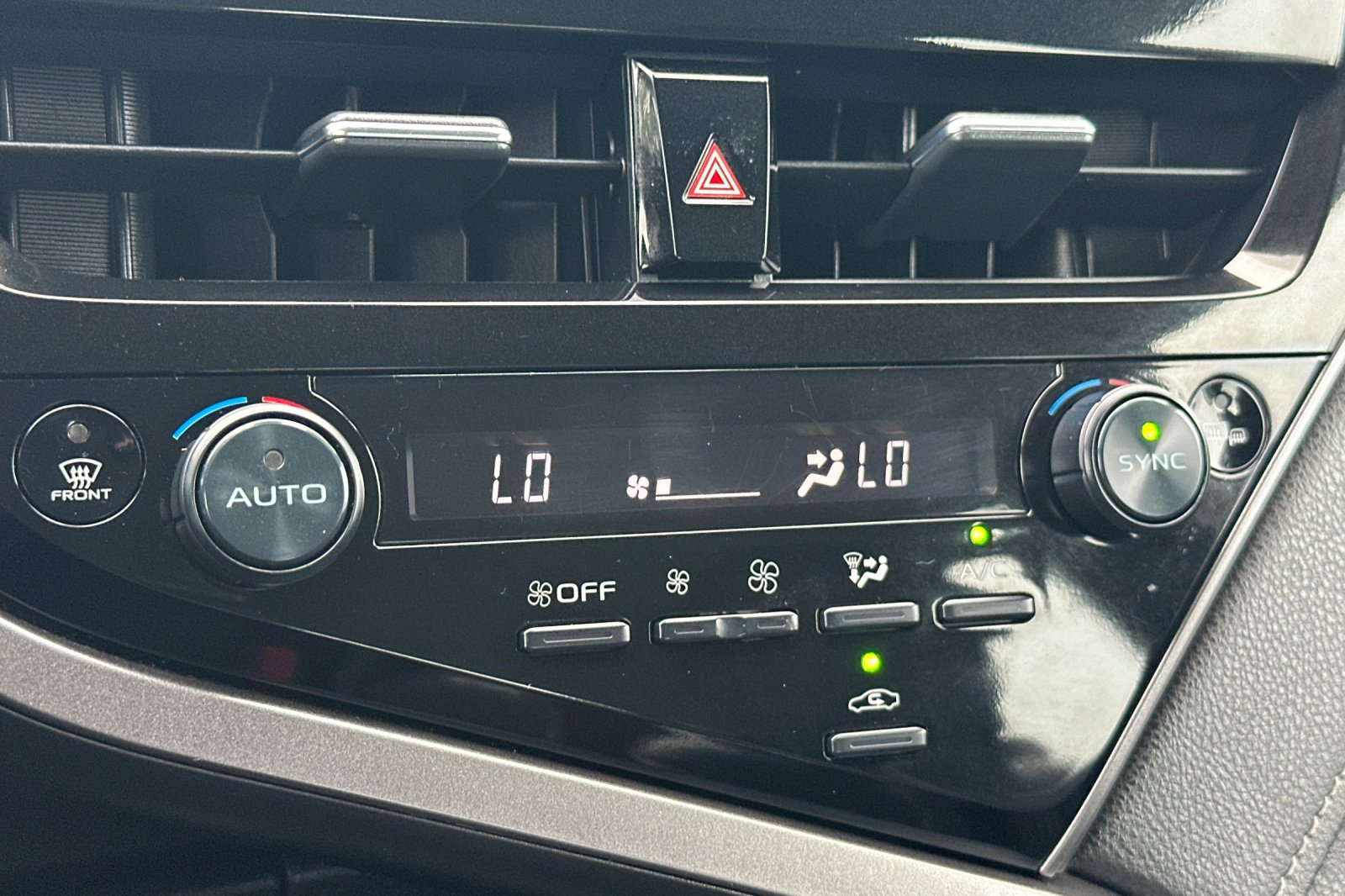 2022 Toyota Camry SE photo 17