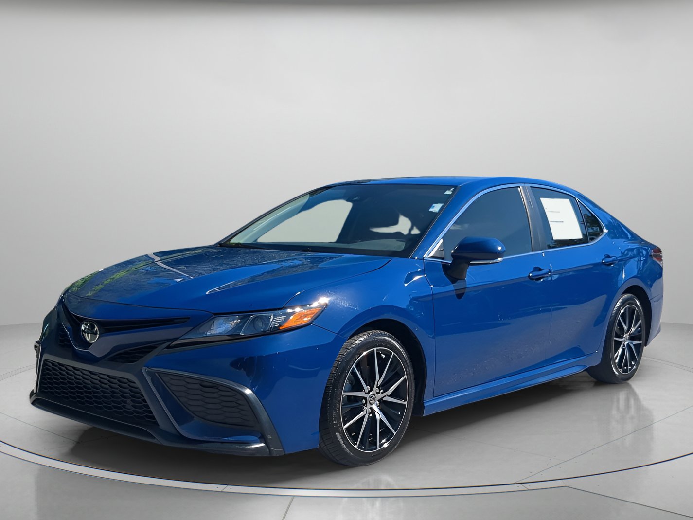 2023 Toyota Camry SE's photo
