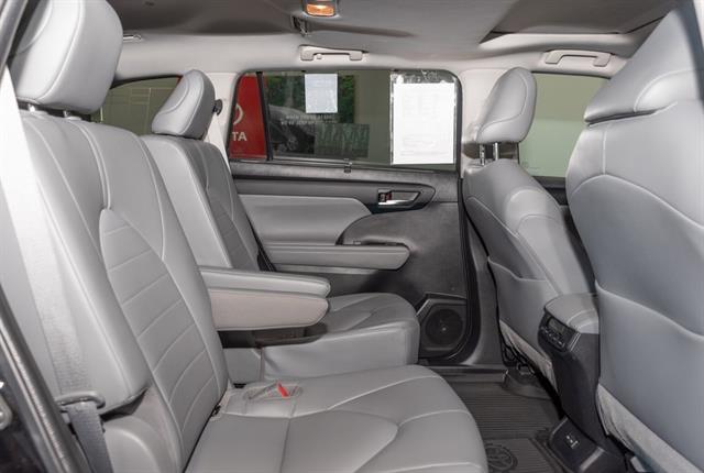 2022 Toyota Highlander XLE photo 20