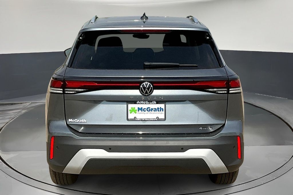 2025 Volkswagen Tiguan S photo 3