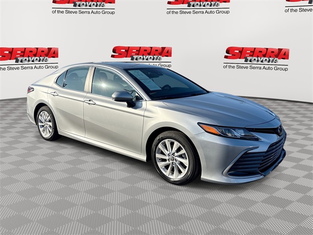 2023 Toyota Camry LE's photo