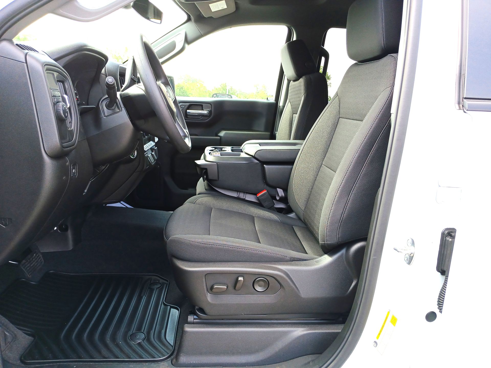 2025 Chevrolet Silverado 1500 Custom photo 16