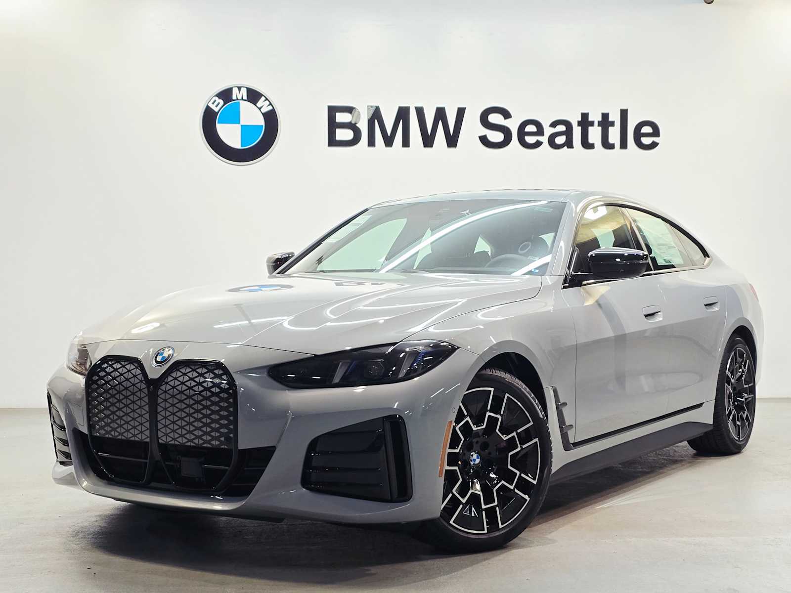 2025 BMW i4 40's photo