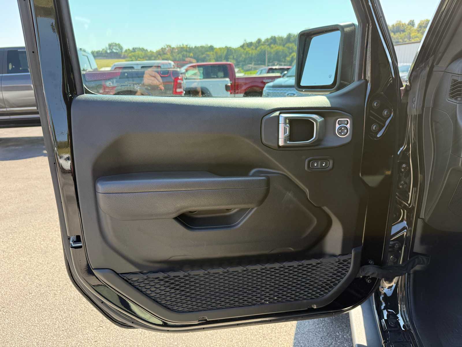 2024 Jeep Wrangler Willys photo 12