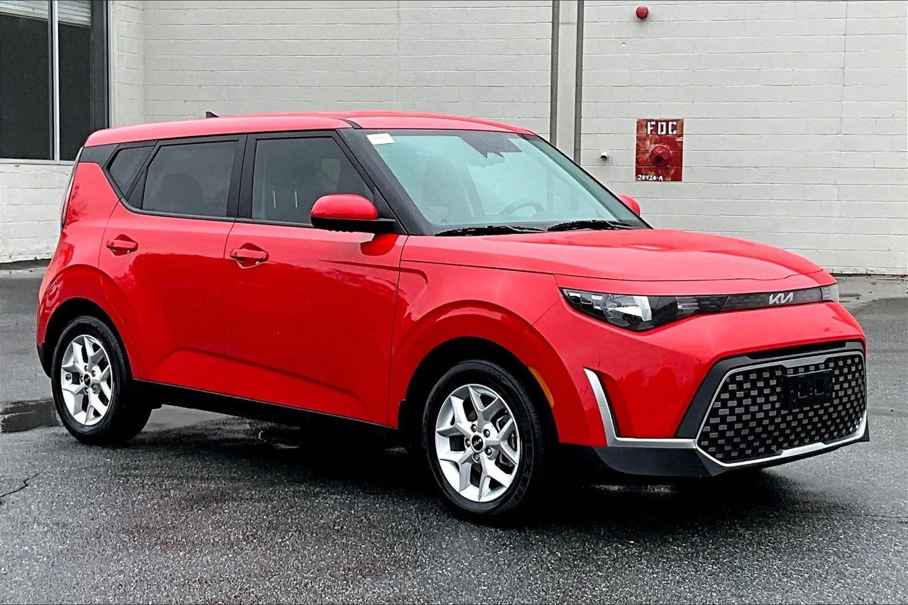 2024 Kia Soul S photo 2
