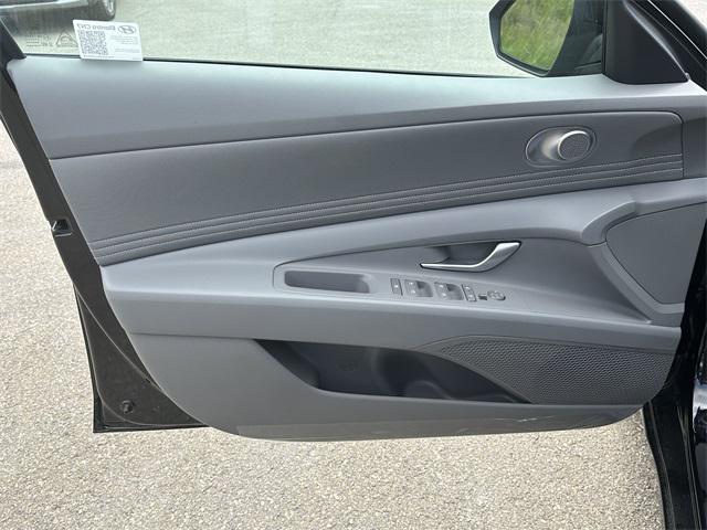 2025 Hyundai Elantra SEL Sport photo 10
